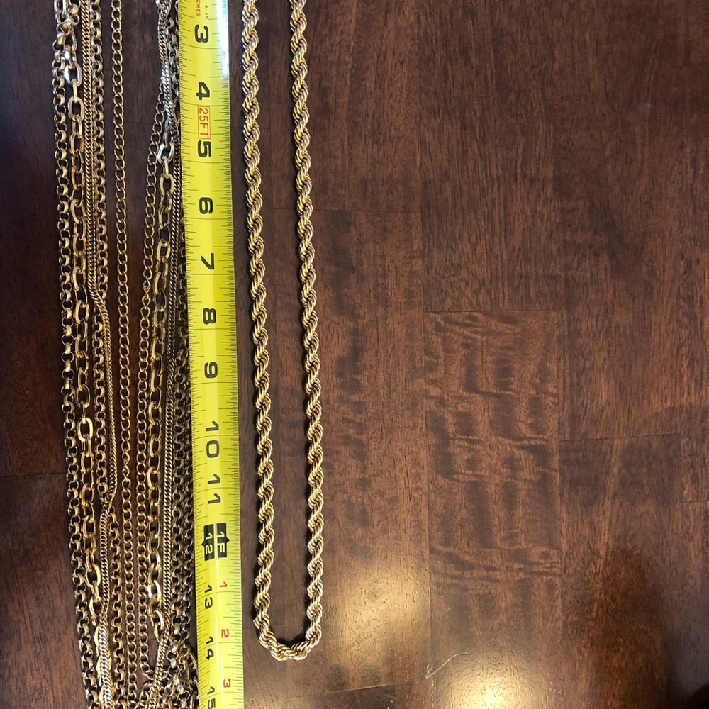 Lot of Six Gold Tone Vintage Costume Jewelry Necklaces - Picture 7 of 12